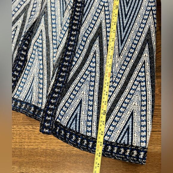 NWNT BCBGMaxAzria Jane Blue Chevron Print Two-Level tribal print skirt Blue XS - Picture 6 of 8